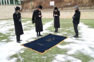 התרגשות בקרב חסידי פולין: בית החיים העתיק בקוזמיר ישוב לקדושתו