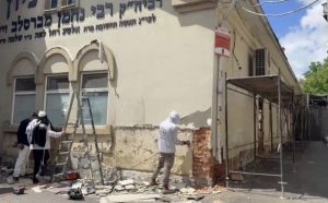 ראש השנה תשפ״ז - השיפוץ הגדול מתעכב, ההיערכות נמשכת: עבודות חידוש במתחם באומן